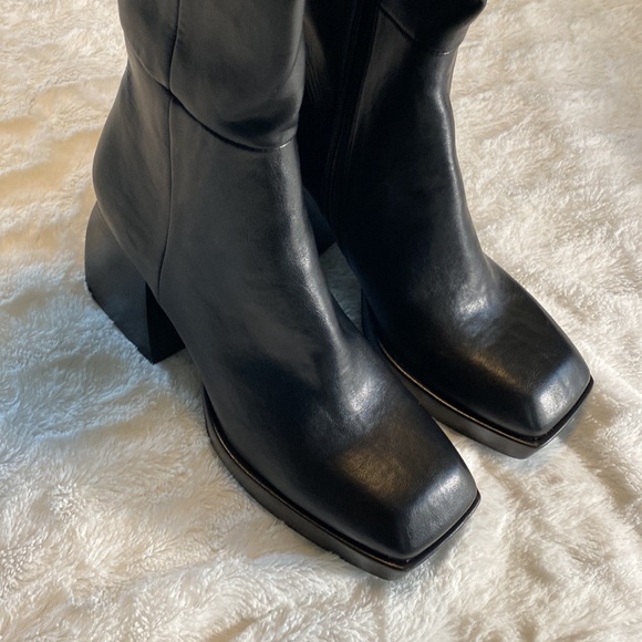 DAUPHIN BOOTS - Picture 3 of 9